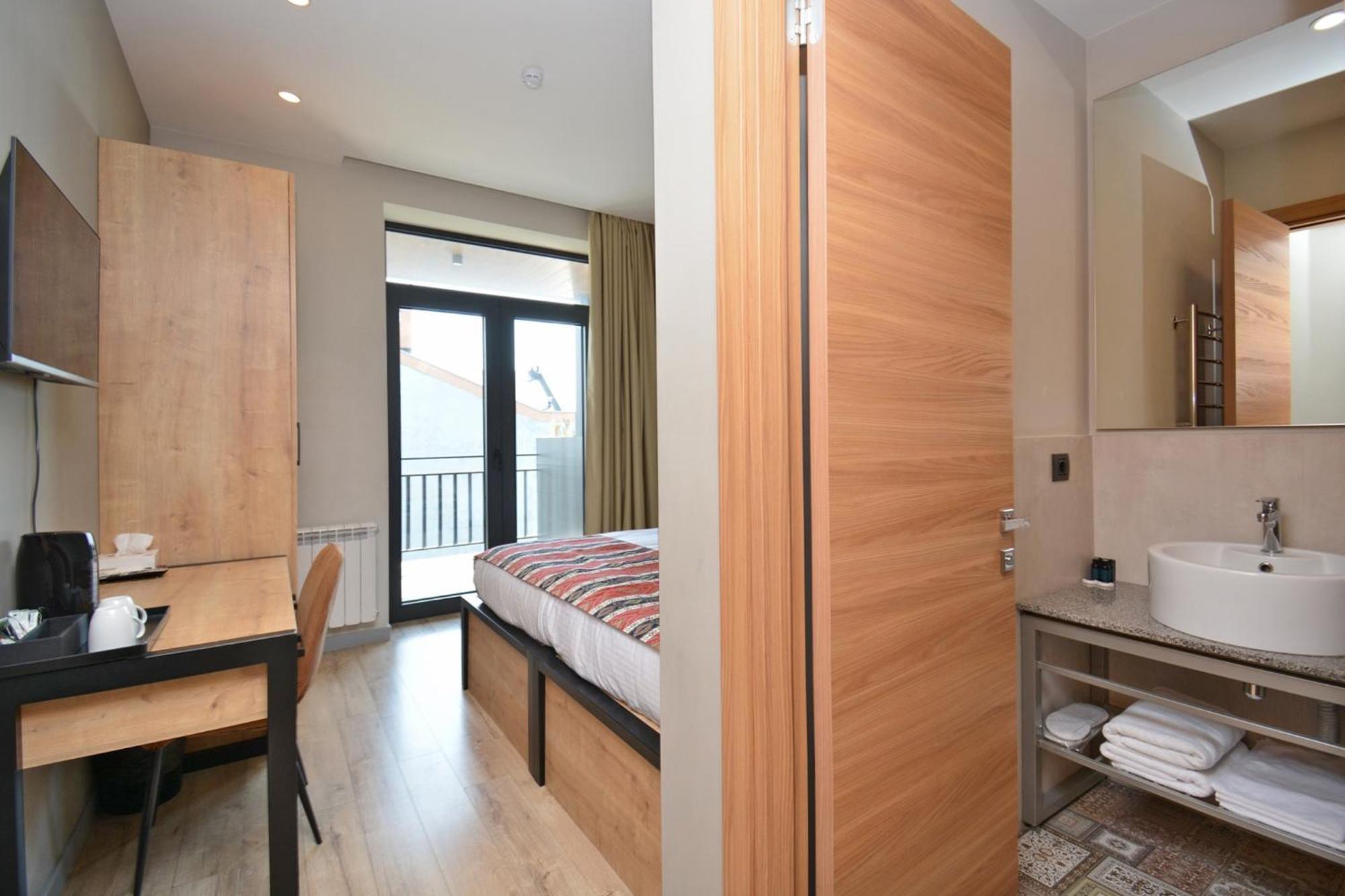 Andor Hotel เยเรวาน ภายนอก รูปภาพ